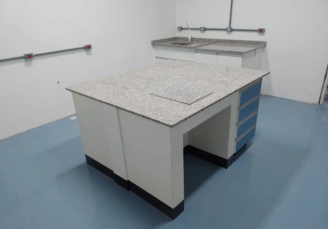 Mesa de balança em granito