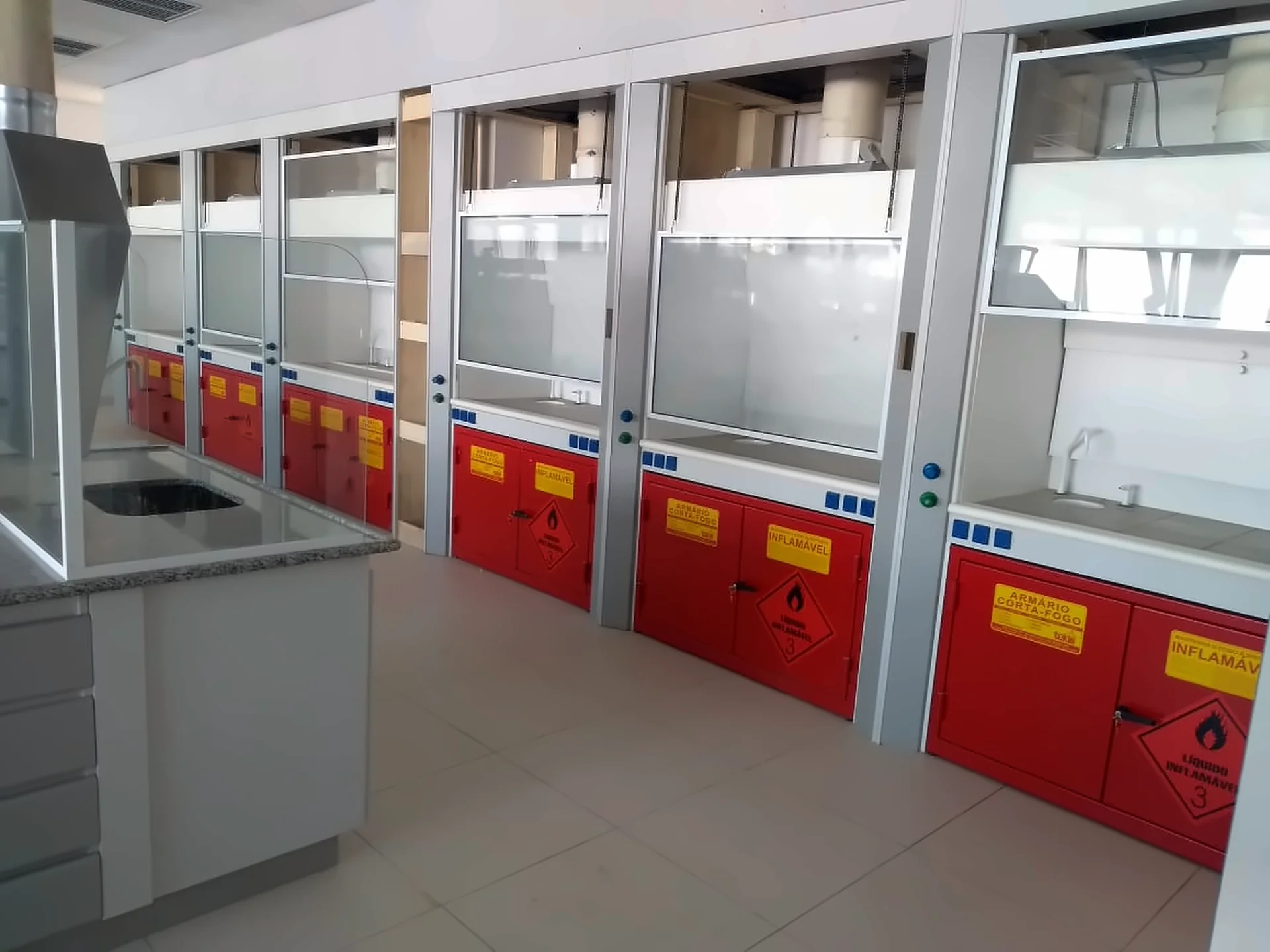 Capelas de exaustão instaladas