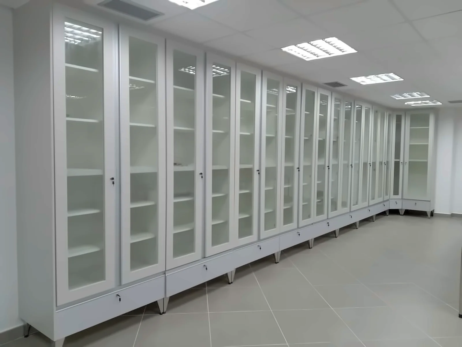 Armários de vidro para armazenamento