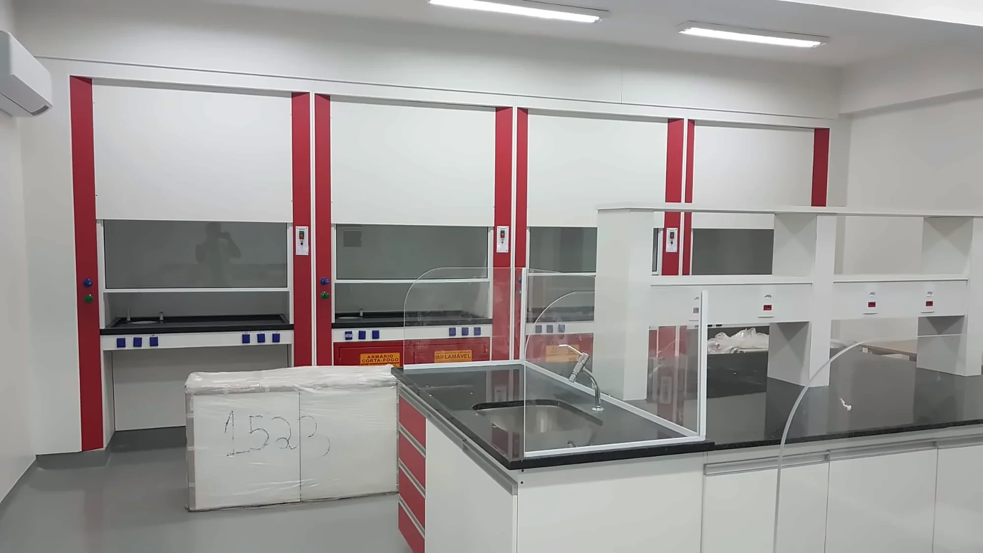 Capelas de exaustão instaladas