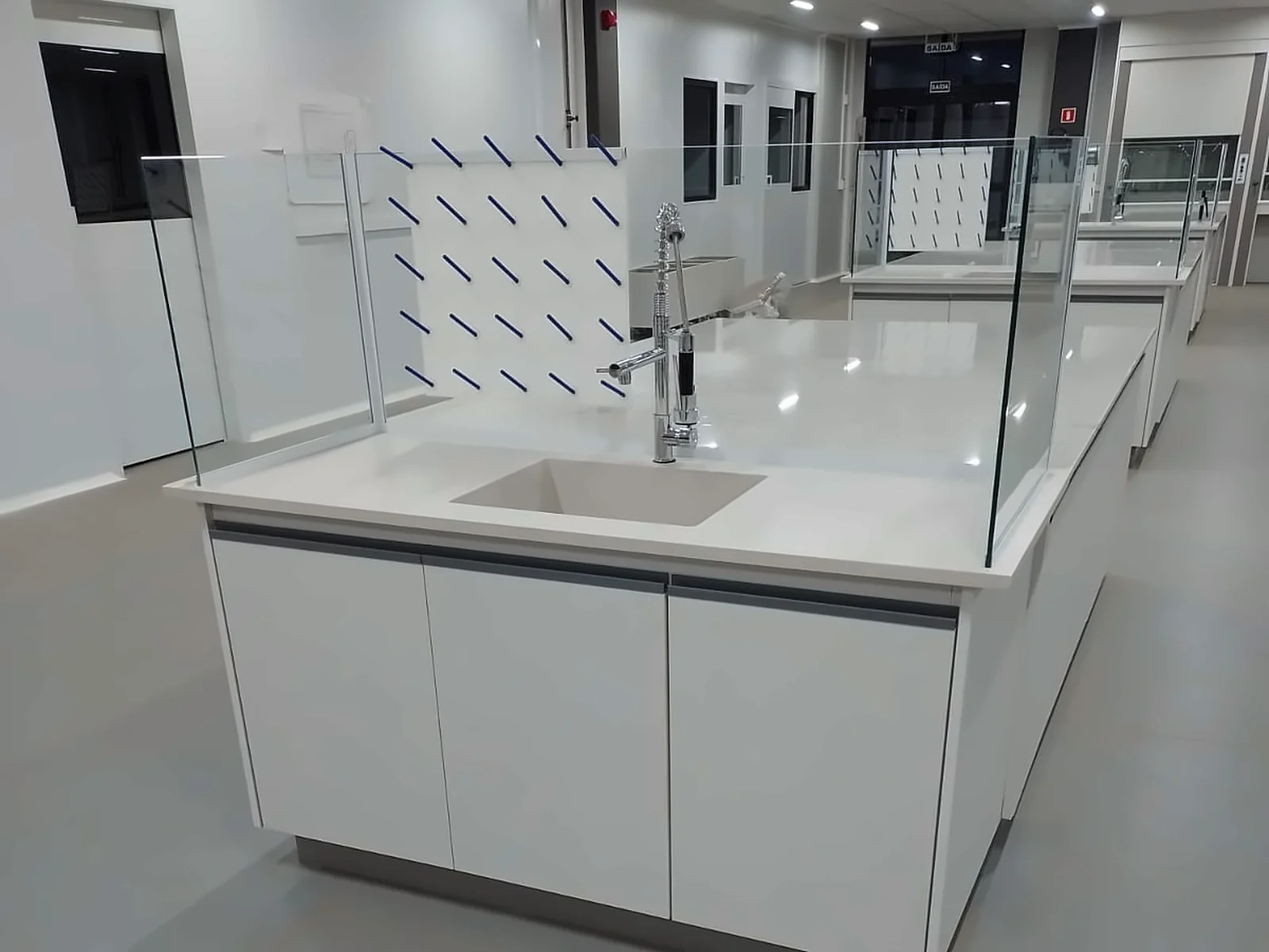 Bancadas centrais instaladas