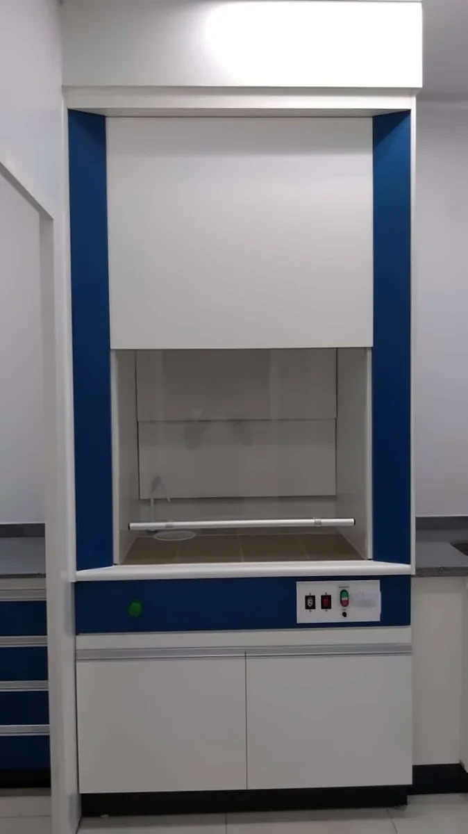 Capela de exaustão com acabamento azul